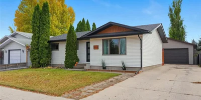 898 Kingsmere Boulevard, Saskatoon, SK – Renovated Bungalow in Lakeview with Heated Garage